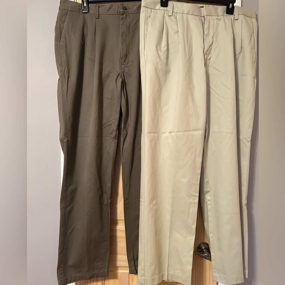 2 Pair Men’s Khaki Pants (Dockers & Lee)